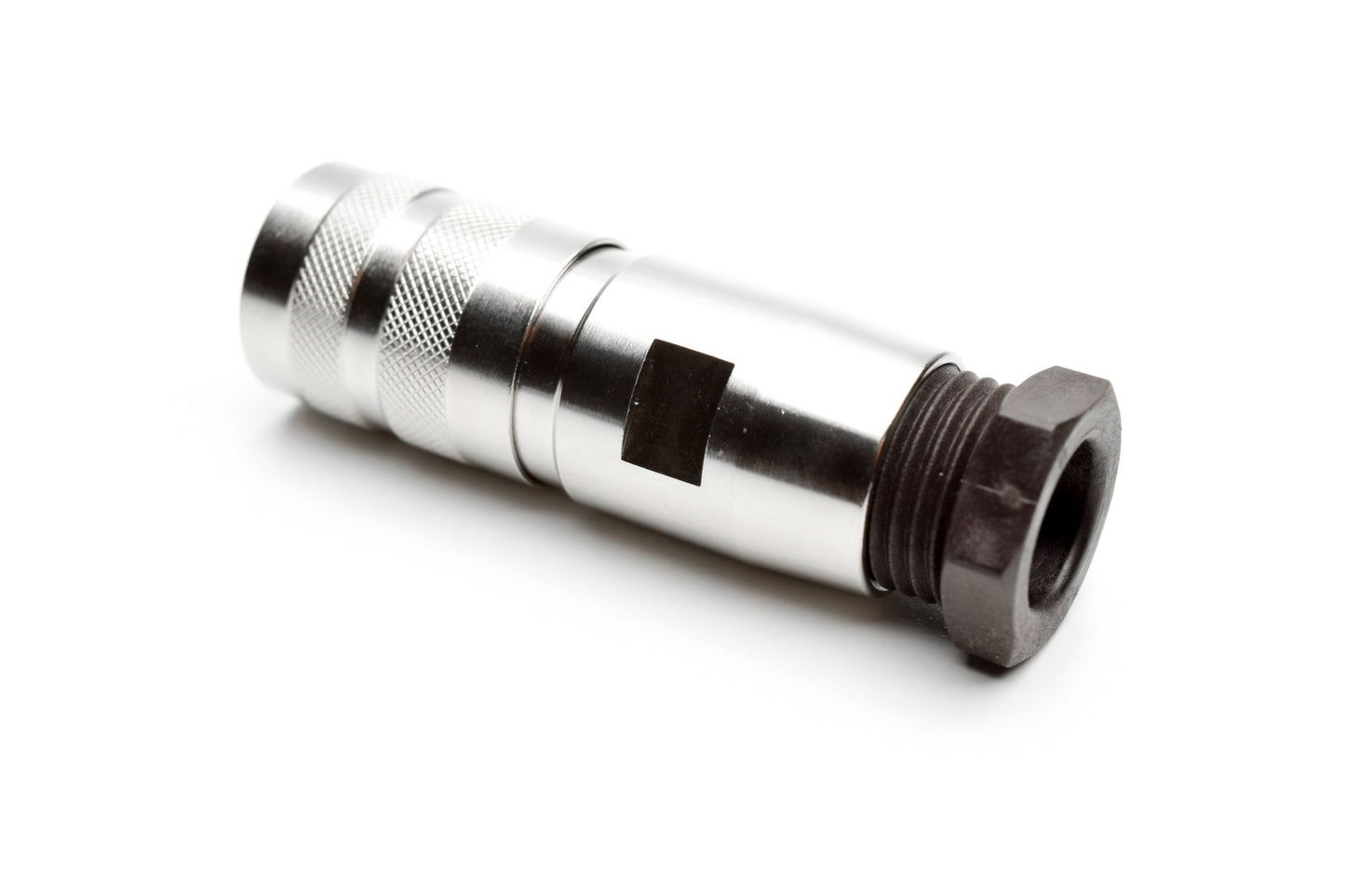 C091 11D004 001 2 Female Connectors with internal strain relief and metal locking ring. Complete EMI shielding in the fully mated and locked position (EMI security). Screw locking according to IEC 61076-2-106. Contacts sold separately.