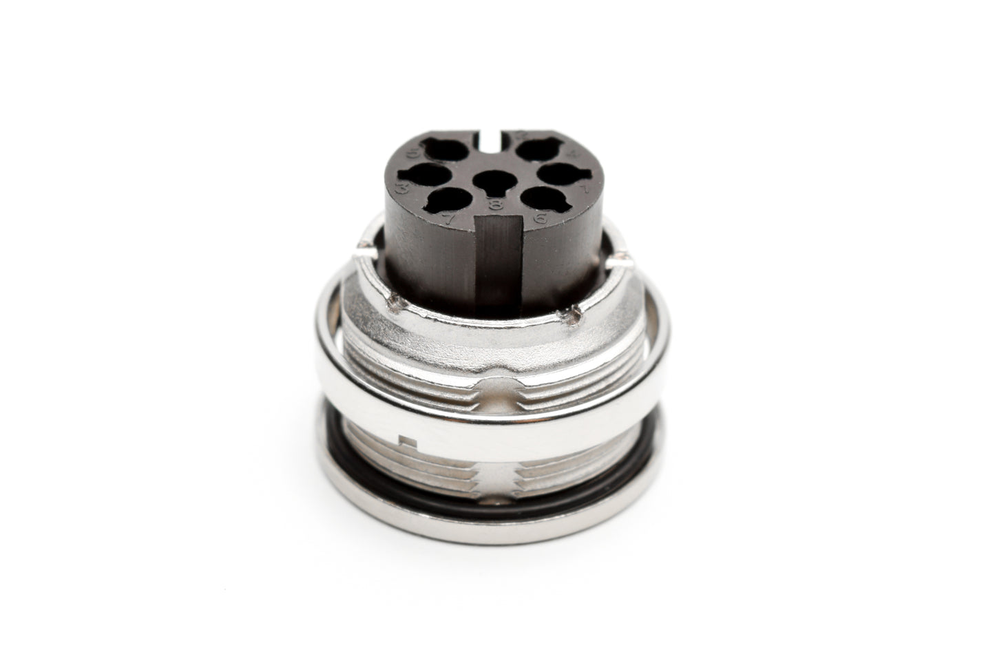 C091 11N008 000 2 Front mounting female metal Connectors with O-ring seal and ring nut mount (hex nut available upon request). Complete EMI shielding in the fully mated and locked position (EMI security). Contacts sold separately.