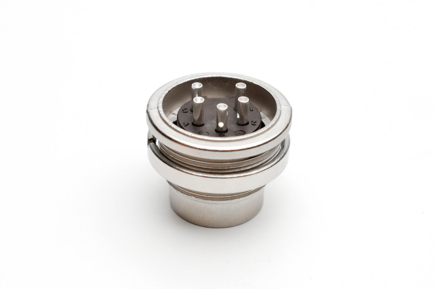 C091 31C005 100 2 Rear mounting male metal Connectors with O-ring seal and ring nut mount (hex nut available upon request). Complete EMI shielding in the fully mated and locked position (EMI security). Contacts included.