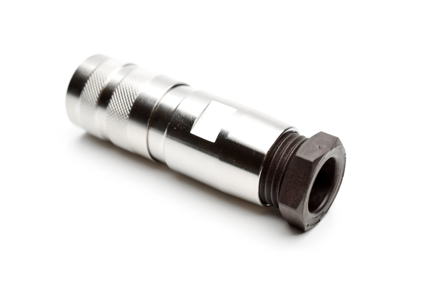 C091 31D005 101 2 Female Connectors with internal strain relief and metal locking ring. Complete EMI shielding in the fully mated and locked position (EMI security). Screw locking according to IEC 61076-2-106. Contacts included.