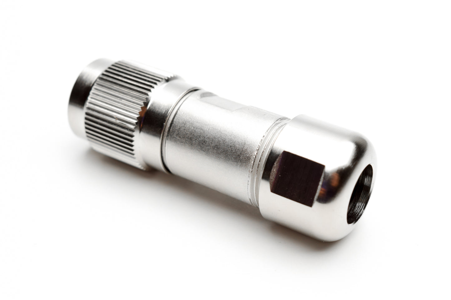 C091 31D008 102 4 Female Connectors with internal strain relief and metal locking ring. Complete EMI shielding in the fully mated and locked position (EMI security). Screw locking according to IEC 61076-2-106. Fully intermateable with C091D connectors.