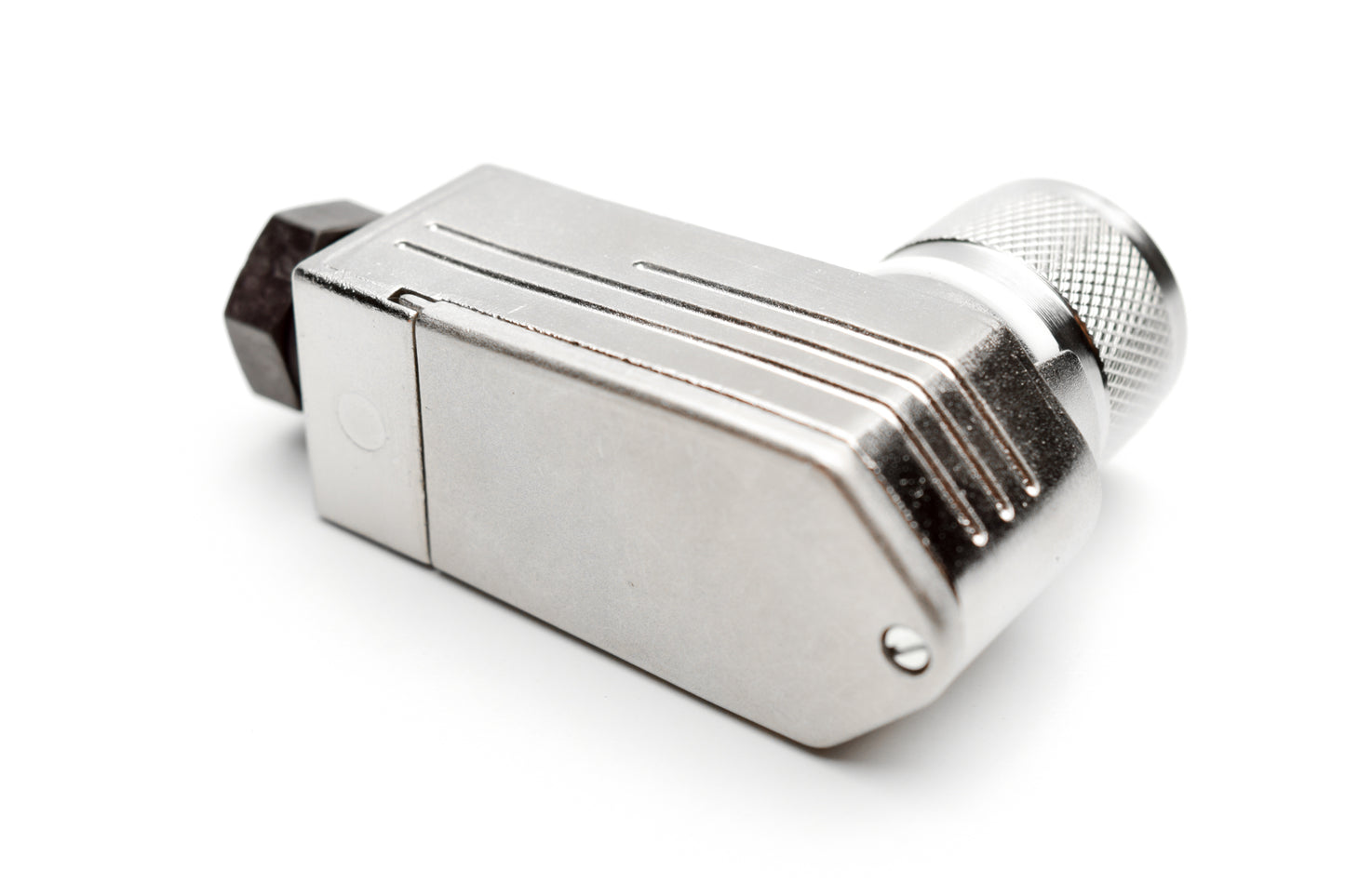 C091 31F008 100 2 Female Connectors with internal strain relief and metal locking ring. Complete EMI shielding in the fully mated and locked position (EMI security). Screw locking according to IEC 61076-2-106. Contacts included.