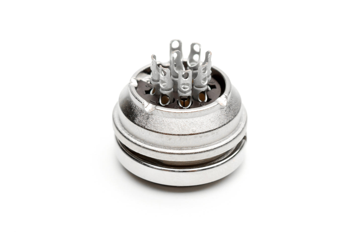 C091 31G008 100 2 Rear mounting female metal Connectors with O-ring seal and ring nut mount (hex nut available upon request). Complete EMI shielding in the fully mated and locked position (EMI security). Contacts included.