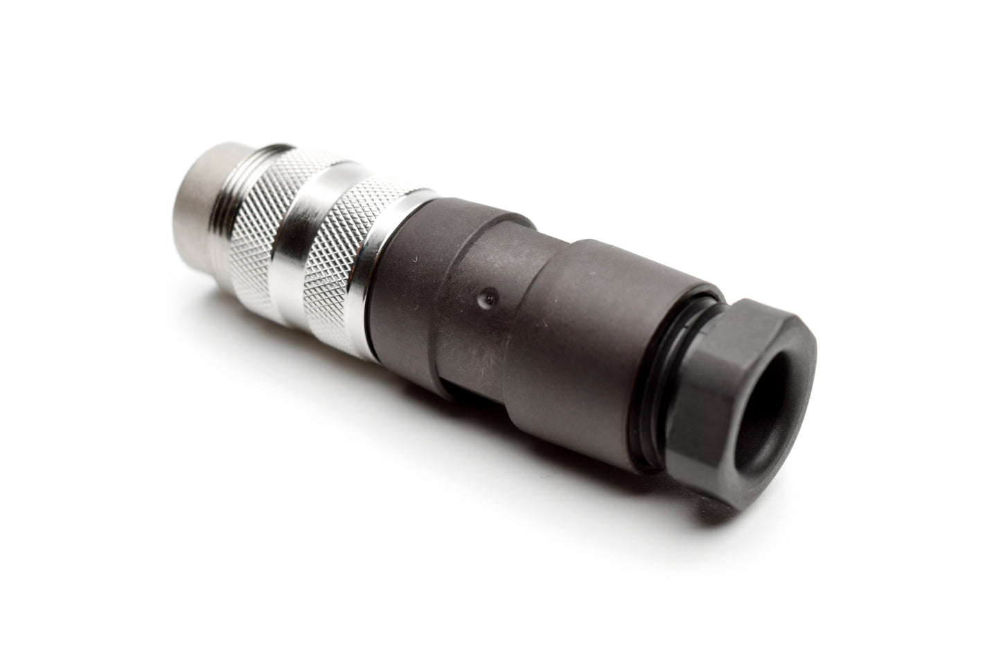 T 3475 002 Male Connectors with internal strain relief and metal locking ring. Screw locking according to IEC 61076-2-106. Contacts included.