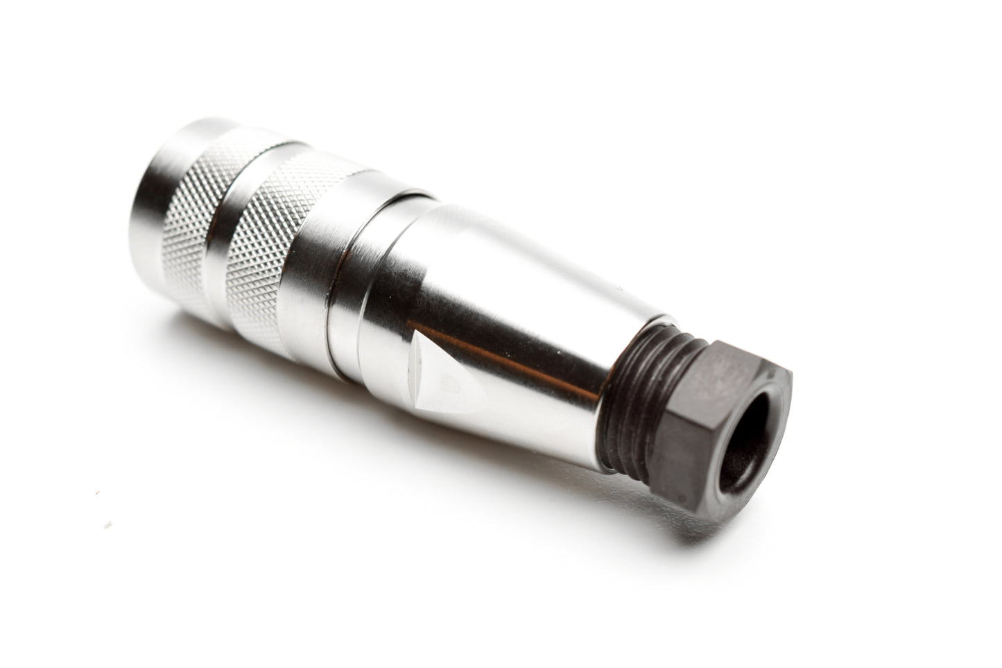 C091 11D008 000 2 Female Connectors with internal strain relief and metal locking ring. Complete EMI shielding in the fully mated and locked position (EMI security). Screw locking according to IEC 61076-2-106. Contacts sold separately.