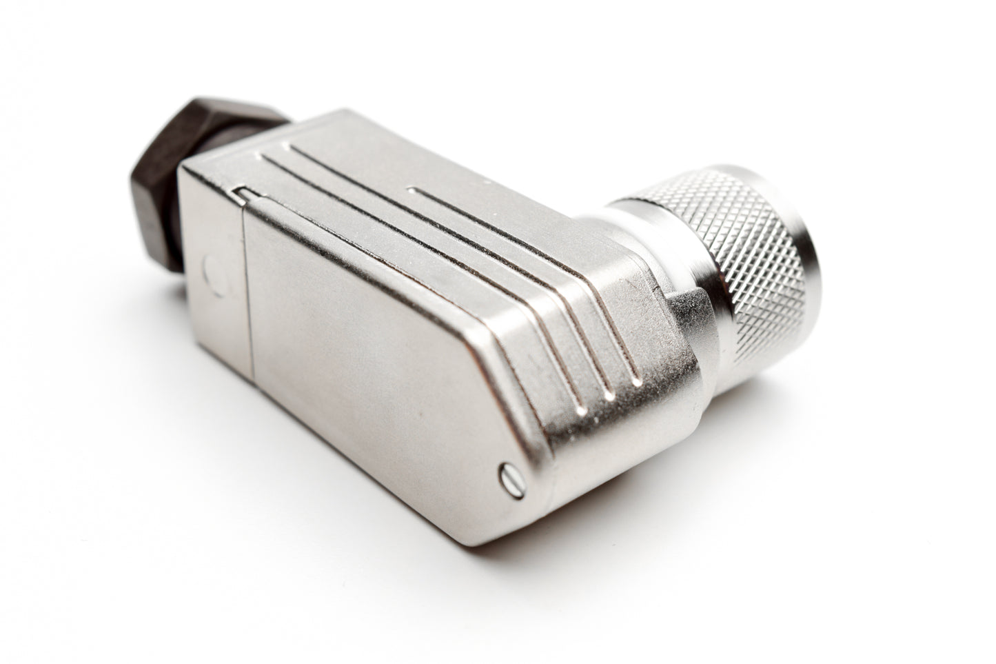 C091 11F008 001 2 Female Connectors with internal strain relief and metal locking ring. Complete EMI shielding in the fully mated and locked position (EMI security). Screw locking according to IEC 61076-2-106. Contacts sold separately.