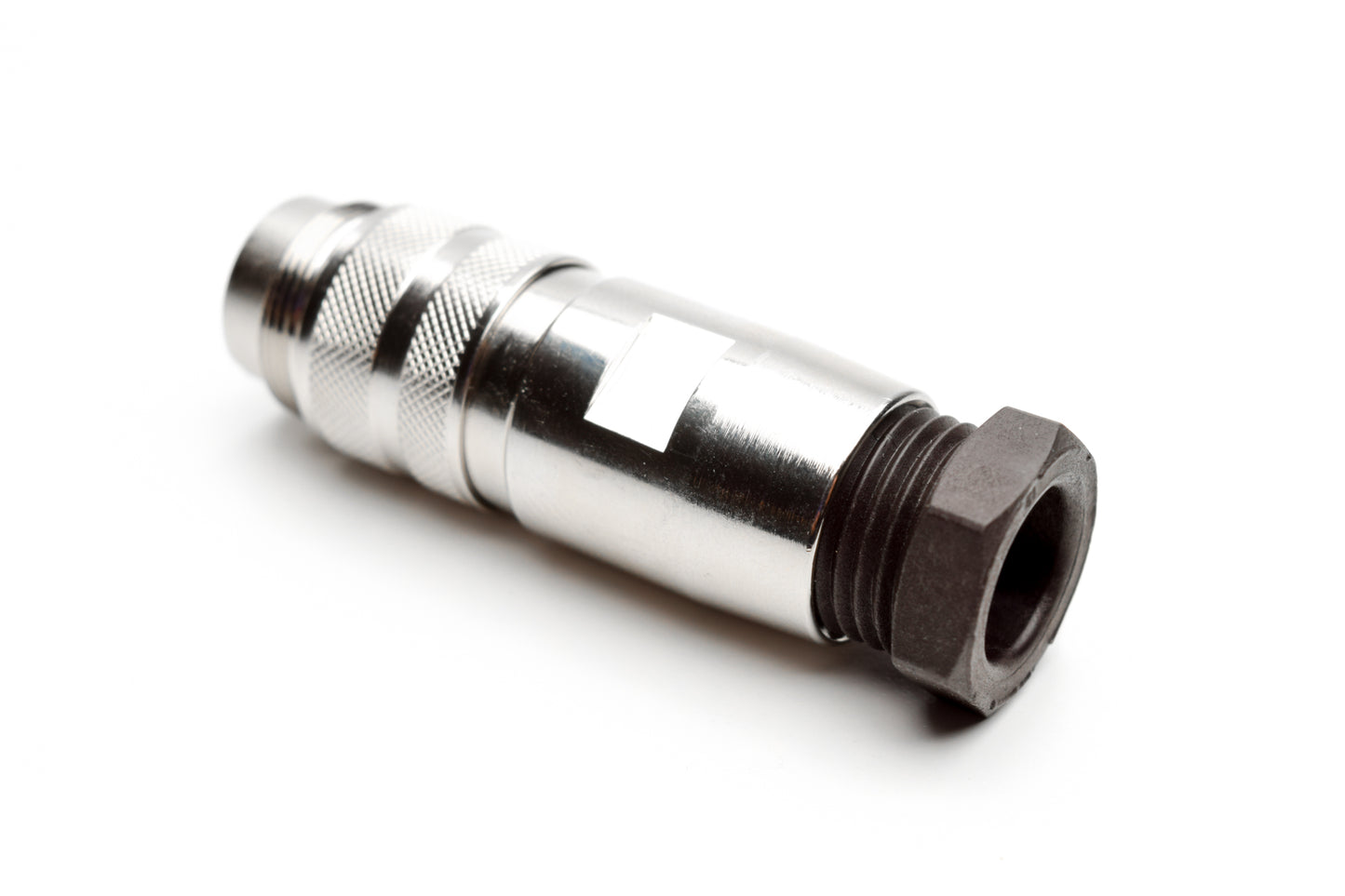 C091 11H004 001 2 Male Connectors with internal strain relief and metal locking ring. Complete EMI shielding in the fully mated and locked position (EMI security). Screw locking according to IEC 61076-2-106. Contacts sold separately.