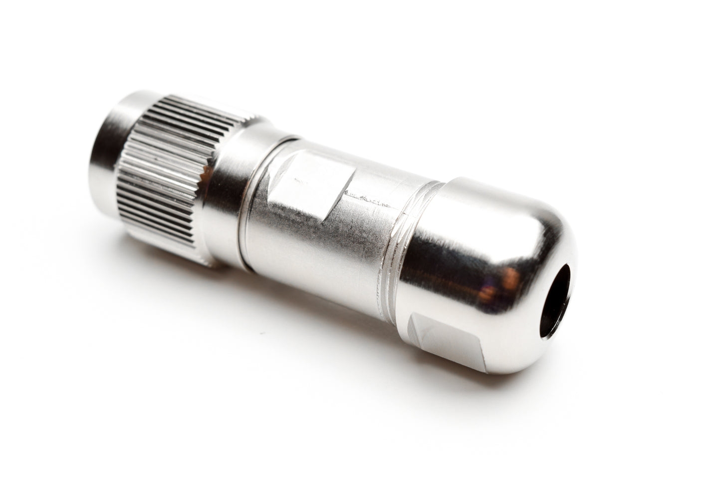 C091 31D004 100 4 Female Connectors with internal strain relief and metal locking ring. Complete EMI shielding in the fully mated and locked position (EMI security). Screw locking according to IEC 61076-2-106. Fully intermateable with C091D connectors.