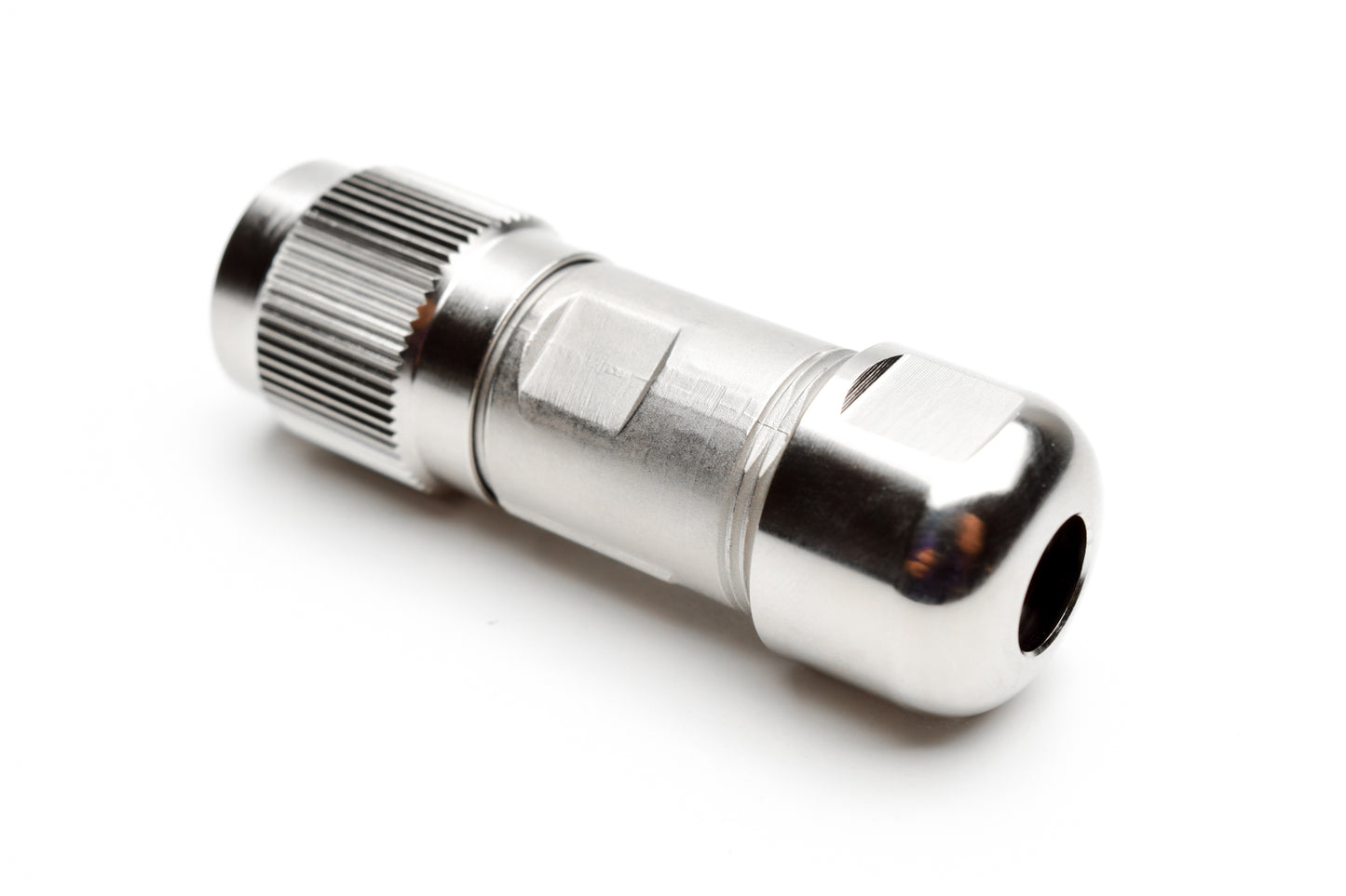 C091 31D004 101 4 Female Connectors with internal strain relief and metal locking ring. Complete EMI shielding in the fully mated and locked position (EMI security). Screw locking according to IEC 61076-2-106. Fully intermateable with C091D connectors.