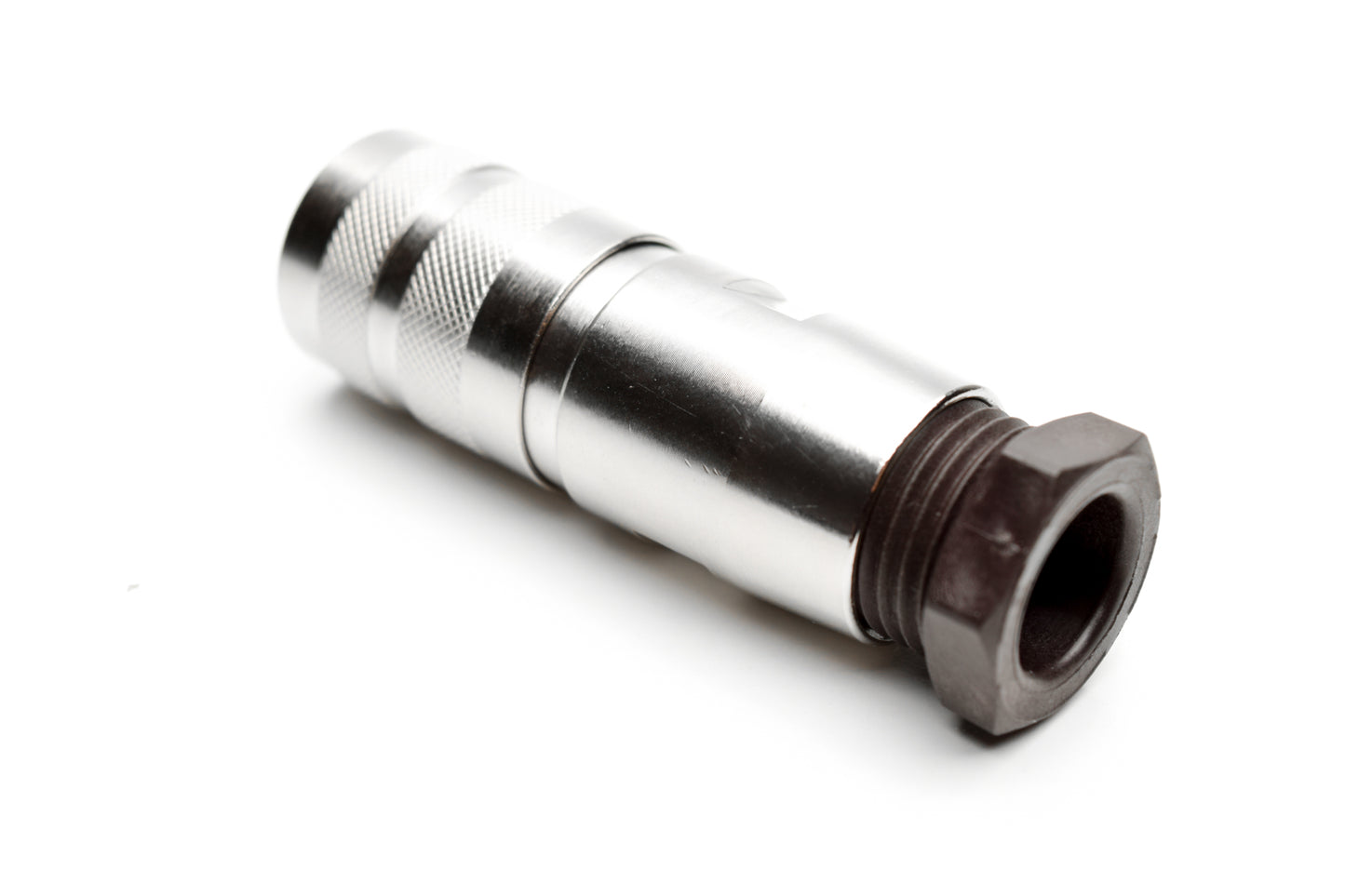 C091 31D008 101 2 Female Connectors with internal strain relief and metal locking ring. Complete EMI shielding in the fully mated and locked position (EMI security). Screw locking according to IEC 61076-2-106. Contacts included.