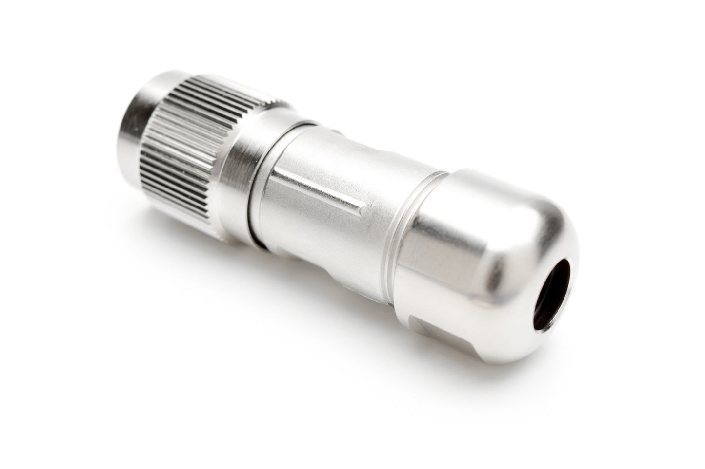 C091 31D008 101 4 Female Connectors with internal strain relief and metal locking ring. Complete EMI shielding in the fully mated and locked position (EMI security). Screw locking according to IEC 61076-2-106. Fully intermateable with C091D connectors.