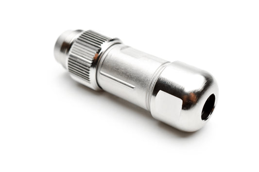 C091 31H004 101 4 Male Connectors with internal strain relief and metal locking ring. Complete EMI shielding in the fully mated and locked position (EMI security). Screw locking according to IEC 61076-2-106.