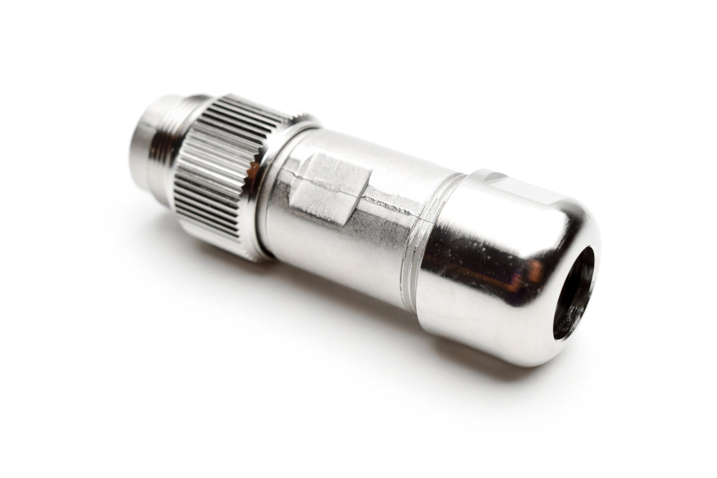 C091 31H008 102 4 Male Connectors with internal strain relief and metal locking ring. Complete EMI shielding in the fully mated and locked position (EMI security). Screw locking according to IEC 61076-2-106.