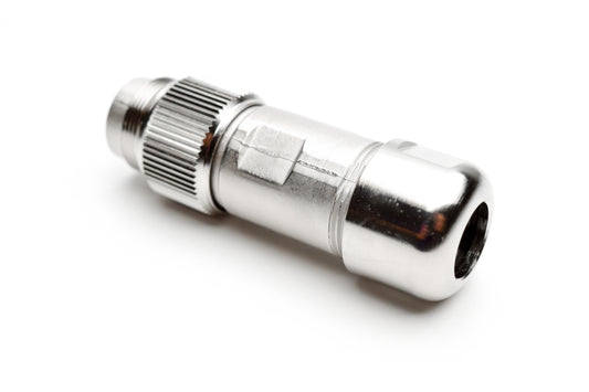 C091 31H008 102 4 Male Connectors with internal strain relief and metal locking ring. Complete EMI shielding in the fully mated and locked position (EMI security). Screw locking according to IEC 61076-2-106.