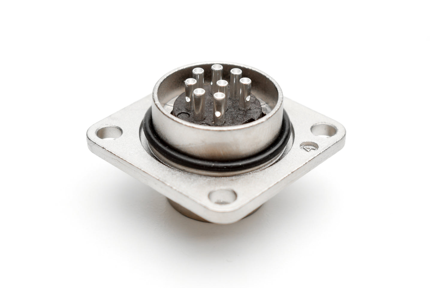 C091 31S008 100 2 Flange mount male metal Connectors with O-ring seal and ring nut (hex nut available upon request). Complete EMI shielding in the fully mated and locked position (EMI security). Contacts included.
