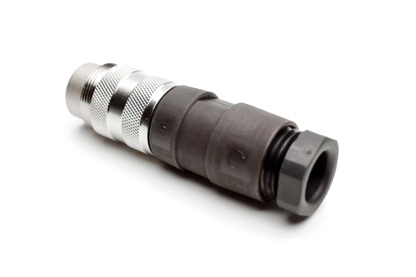 T 3300 002 Male Connectors with internal strain relief and metal locking ring. Screw locking according to IEC 61076-2-106. Contacts included.